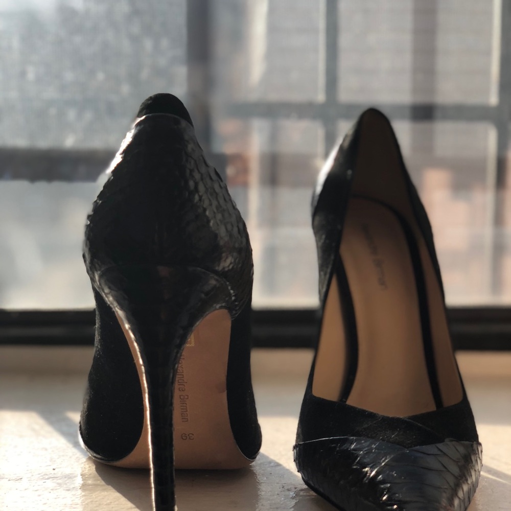 Alexandre Birman black high heel pumps